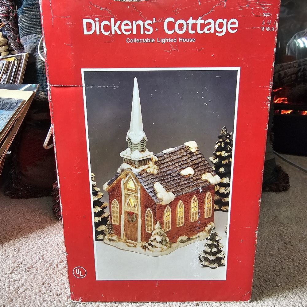 Vintage Dickens’ Christmas Cottage Lighted Village House with Original Box.